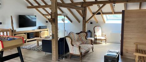 Smart TV, table football, ping pong, video library