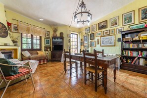 Interior - Holiday Home 'Conca Arrubia' with Mountain View, Wi-Fi and Air Conditioning (Villasimius)