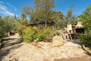 Property grounds - Holiday Home 'Conca Arrubia' with Mountain View, Wi-Fi and Air Conditioning (Villasimius)