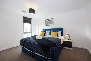 2 bedrooms, iron/ironing board, free WiFi - Convenient 2 Bedroom Apt With Parking (Manchester)