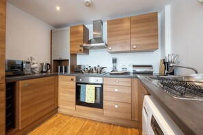 Leilighet – city | Eget kjøkken | Kjøleskap, mikrobølgeovn, ovn og kokeplater