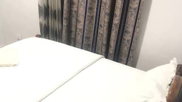 1 bedroom, hypo-allergenic bedding, down comforters, memory foam beds