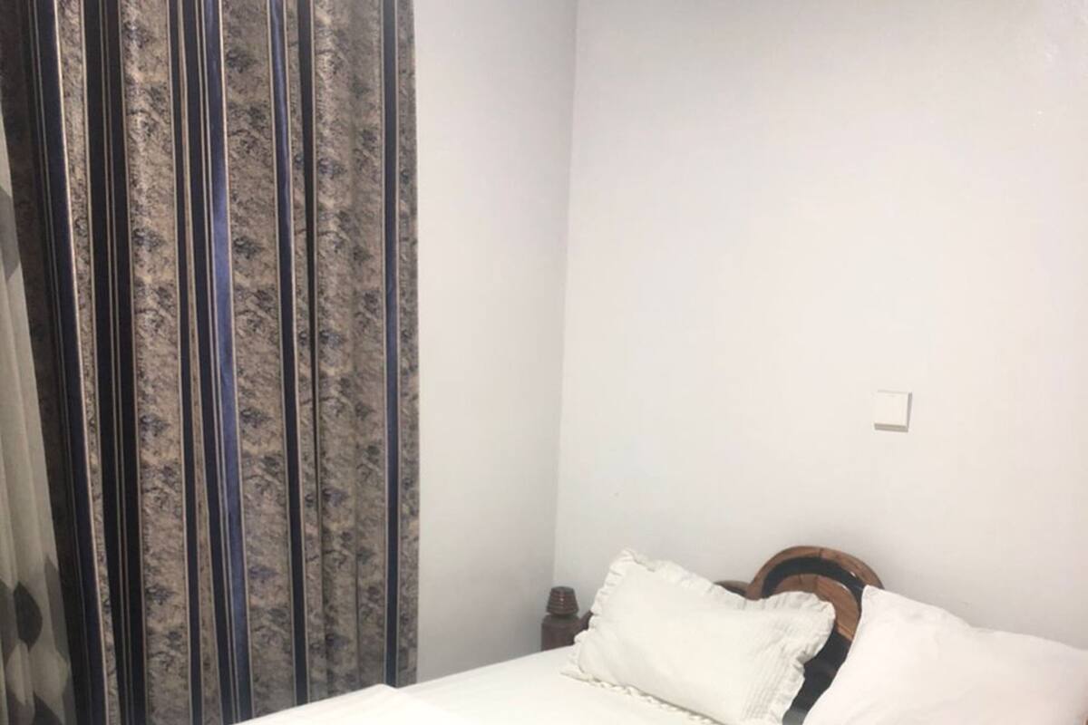 1 chambre, literie hypoallergénique, couette en duvet d'oie