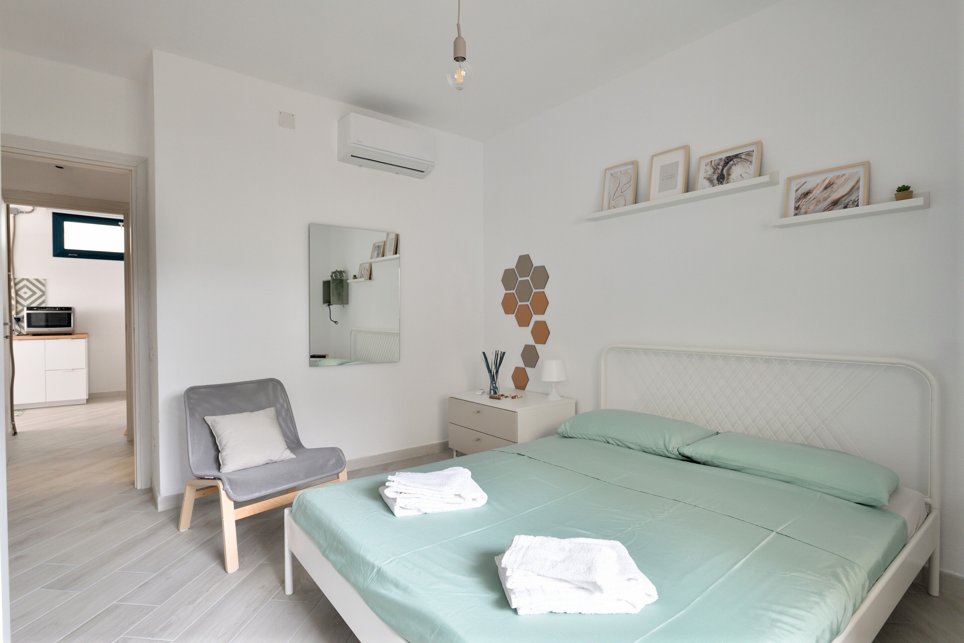 1 chambre, fer et planche à repasser, Wi-Fi gratuit, draps fournis