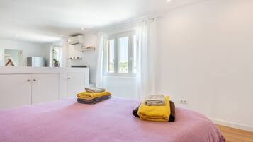 1 slaapkamer, een strijkplank/strijkijzer, gratis wifi, beddengoed