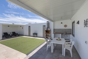 Outdoor dining - Holiday Home "Casa Muley" with Private Pool, Garden, and Wi-Fi (El Matorral)