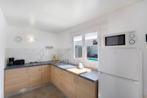 Fridge, microwave, stovetop, coffee/tea maker - Vacation Home "Casa Muley" with Private Pool, Private Garden & Wi-Fi (El Matorral)