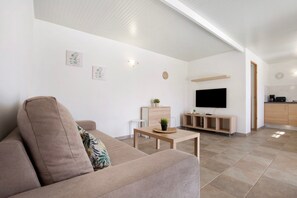 TV - Vacation Home "Casa Muley" with Private Pool, Private Garden & Wi-Fi (El Matorral)