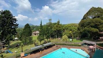 2 piscine all'aperto