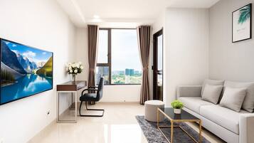 Departamento Premier, 1 cama Queen size, para fumadores, vista a la ciudad | Decoración personalizada, escritorio y espacio para trabajar con laptop