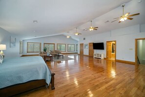 6 Schlafzimmer, Schreibtisch, Bügeleisen/Bügelbrett, kostenloses WLAN