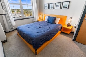 2 bedrooms, desk, iron/ironing board, free WiFi - Renovated Slope Side Getaway (Slaty Fork)