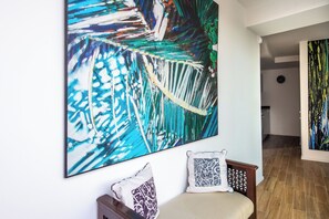 Business Apartment | Living area | 32-inch TV with digital channels - Casa Azul alla Cala by Wonderful Italy (Palermo)