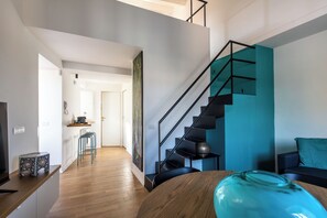 Business Apartment | Living area | 32-inch TV with digital channels
