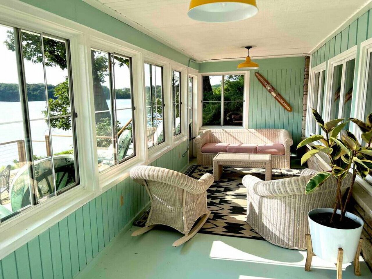 Smart TV, table tennis, stereo