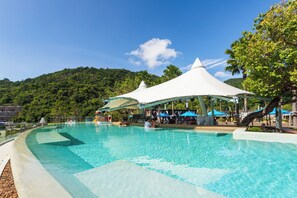 5 outdoor pools, pool loungers
