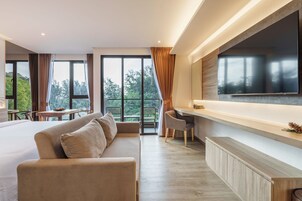 Caja de seguridad en la habitación, escritorio y cortinas blackout 