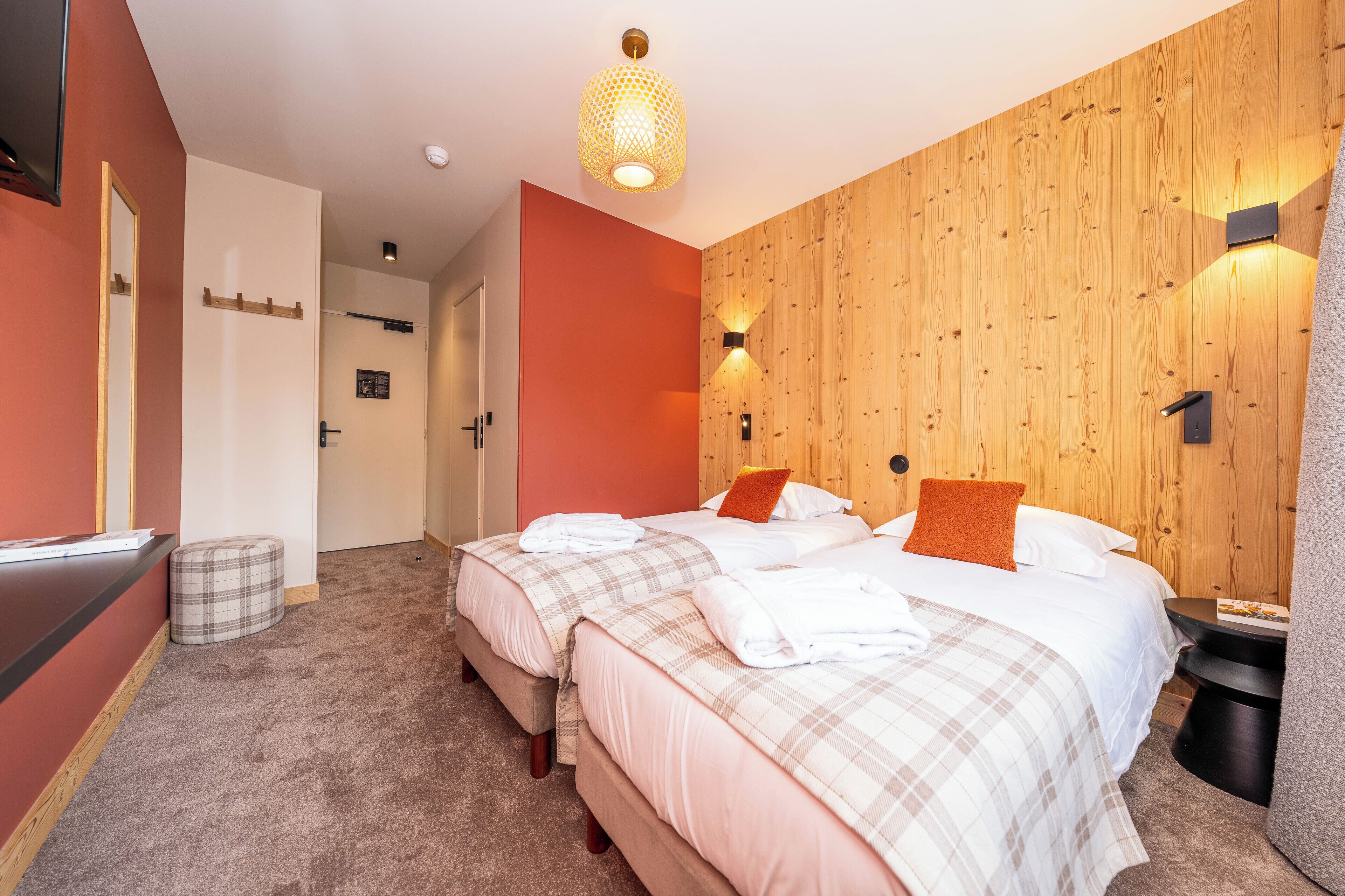 高級雙人或雙床房, 1 間臥室 | 高級寢具、書桌、筆電工作空間、隔音