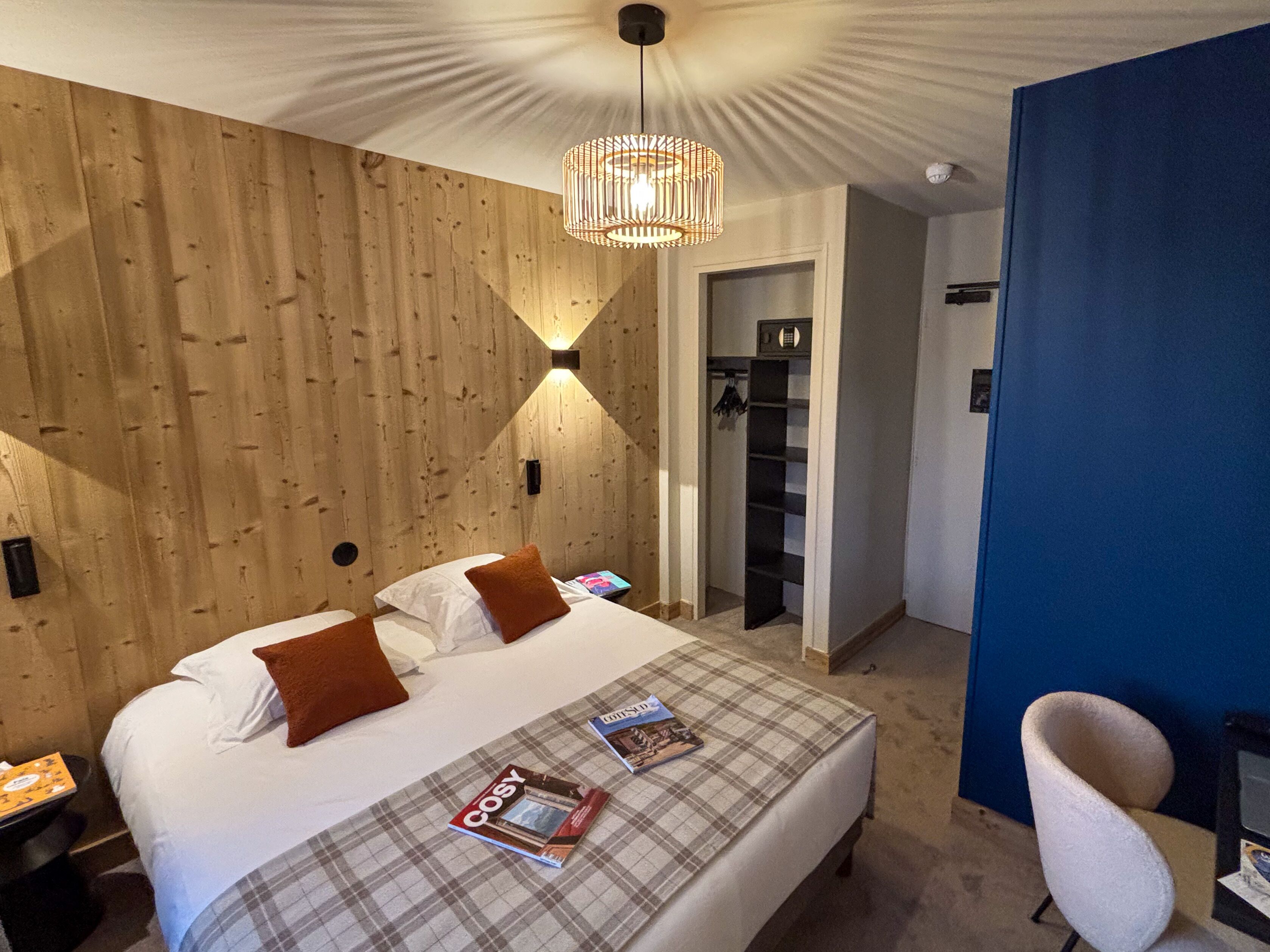 Phòng đôi hoặc 2 giường đơn Superior, 1 phòng ngủ | Bộ đồ giường cao cấp, bàn, khu vực làm việc phù hợp cho laptop 