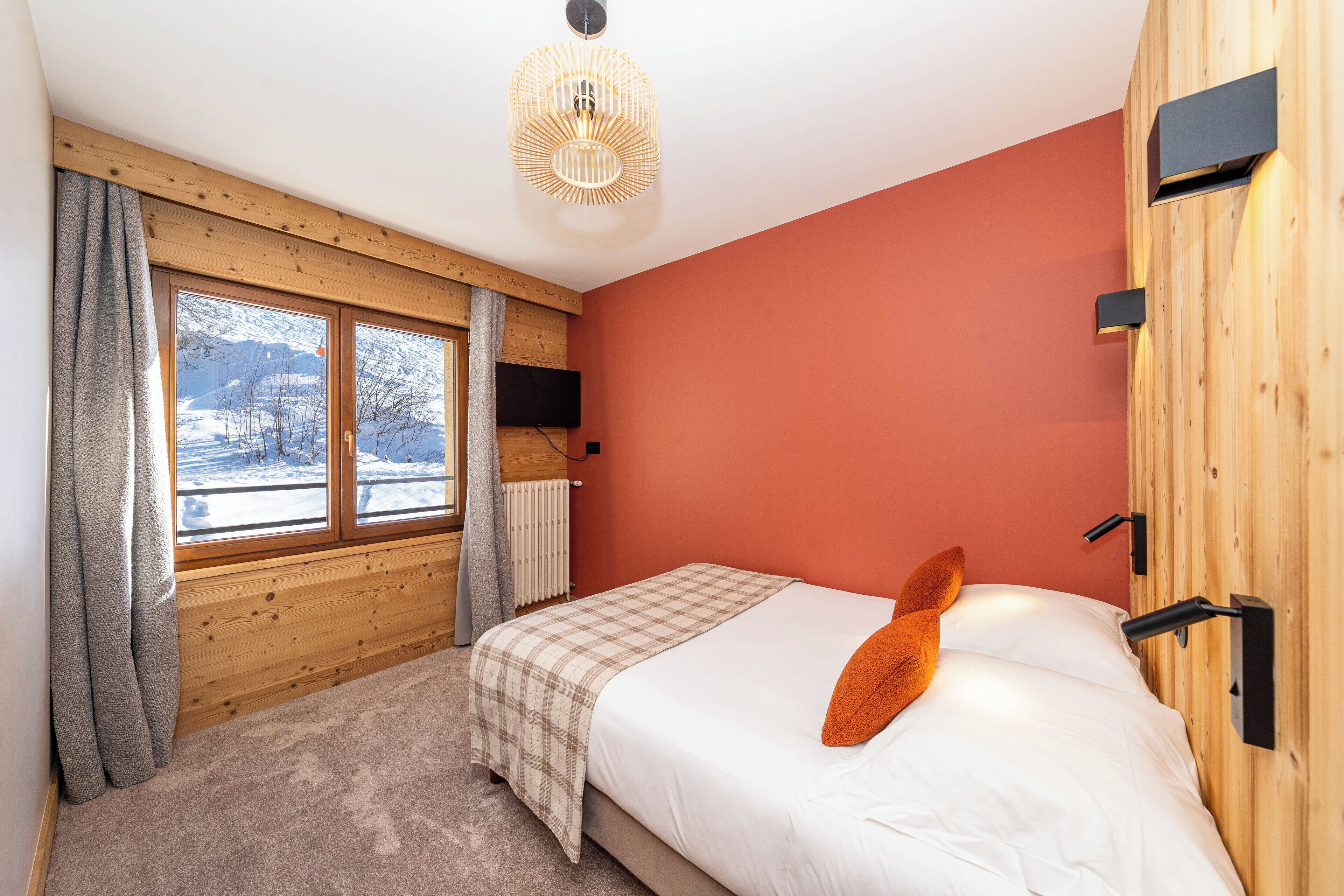 Phòng 2 giường đơn Tiêu chuẩn | Bộ đồ giường cao cấp, bàn, khu vực làm việc phù hợp cho laptop 