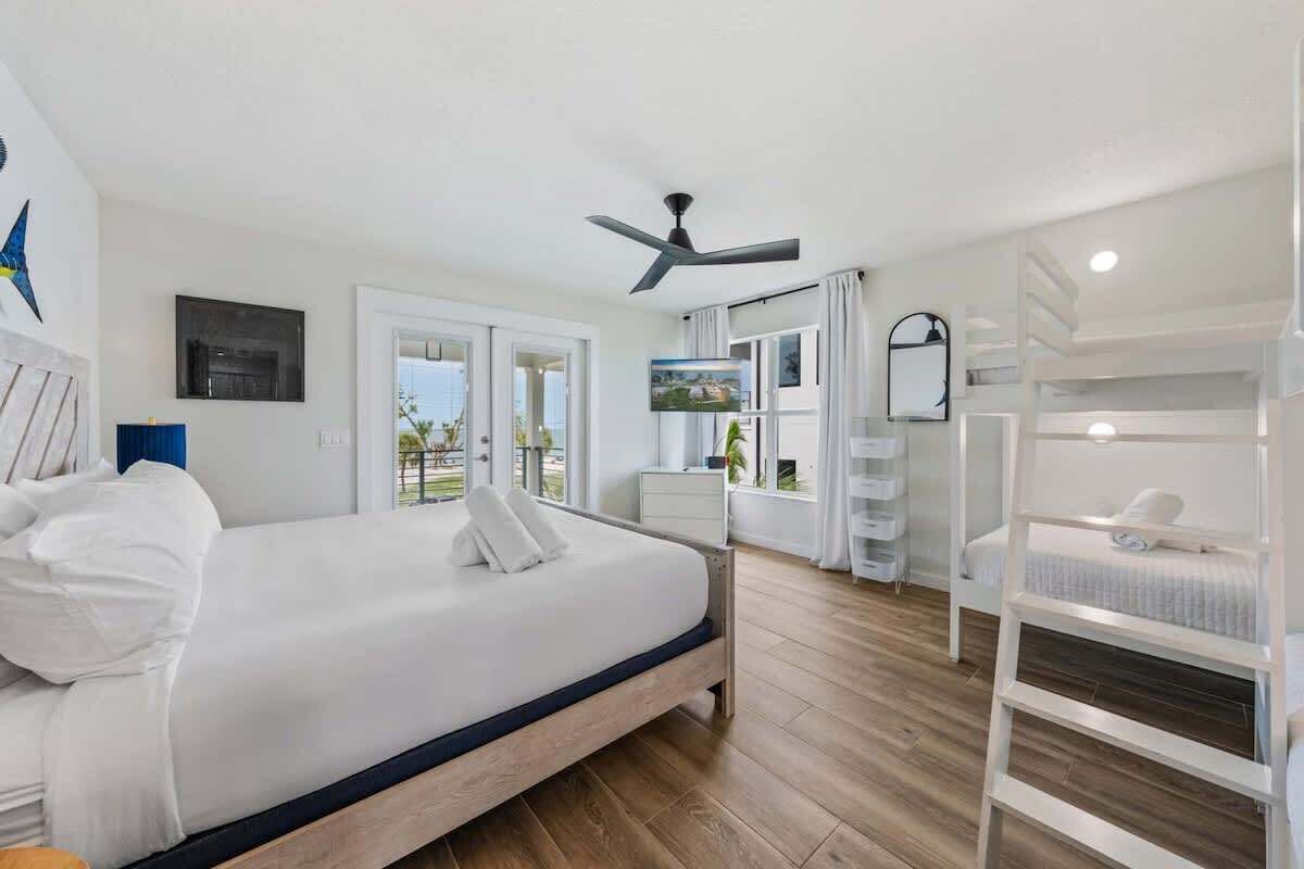 4 bedrooms, iron/ironing board, travel crib, free WiFi