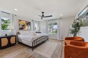 4 habitaciones, tabla de planchar con plancha y cuna de viaje 