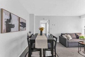 Dining - Maple Heights Getaway (Maple Heights)