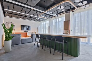 Coin salon dans le hall