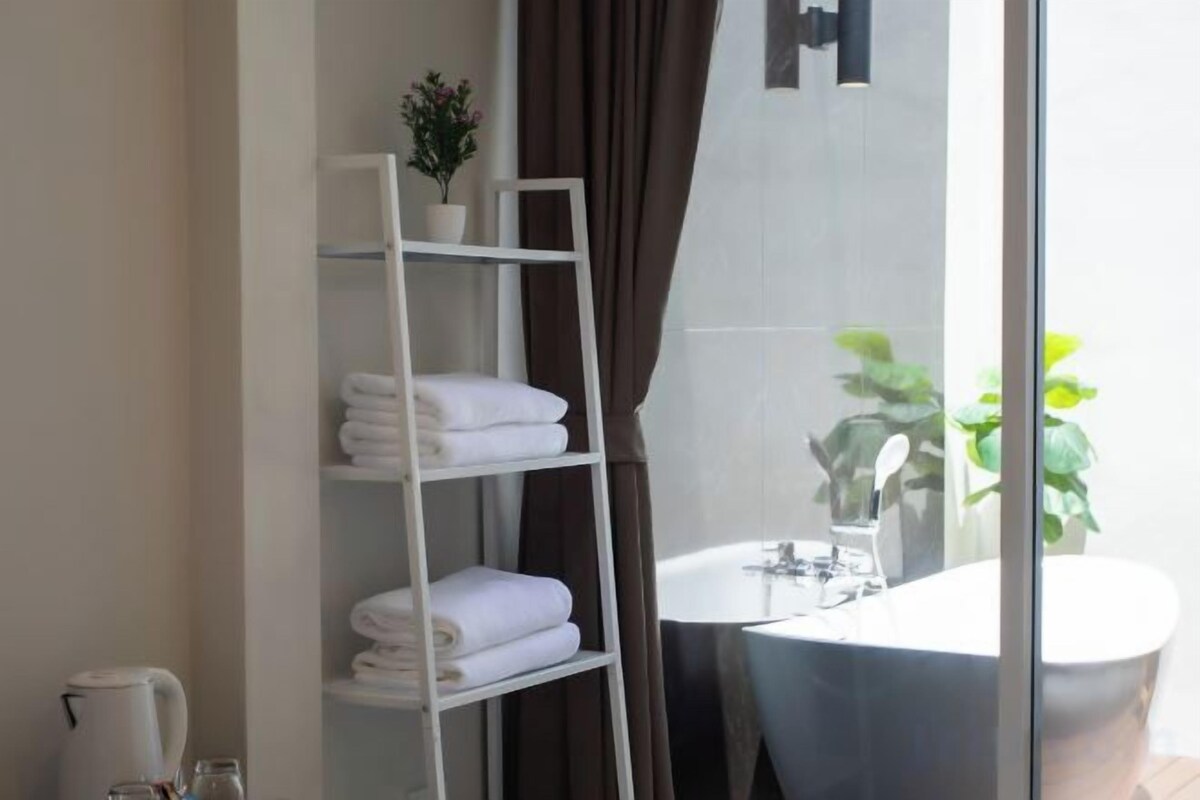 Salle de bain | Articles de toilette (gratuits), séchoir à cheveux
