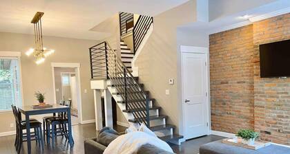Enjoy your stay in this cozy, newly renovated condo in the heart of German Village