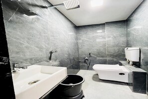 Shower, free toiletries, slippers, soap - Hotel Alexa (Ahmedabad)