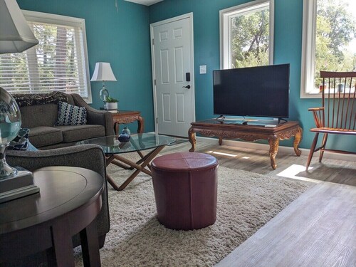 Robin's Nest: 2BR at Duke Regional