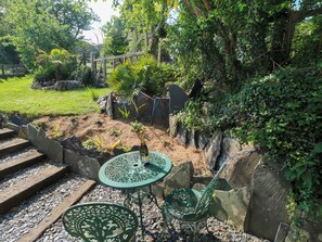 Cottage | Outdoor dining - The Studio at Dan y Garn (Newport)