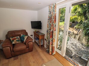 Living area - The Studio at Dan y Garn (Newport)