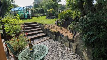 Cottage | Outdoor dining