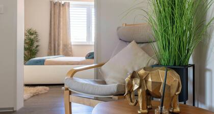 High Luxury Stay With Workplace