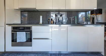 High Luxury Stay With Workplace