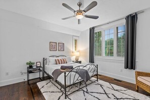 6 bedrooms, desk, free WiFi, bed sheets