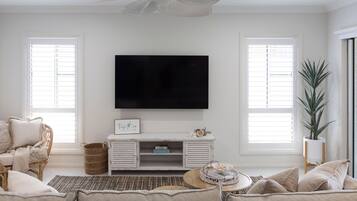 Smart TV, books, stereo