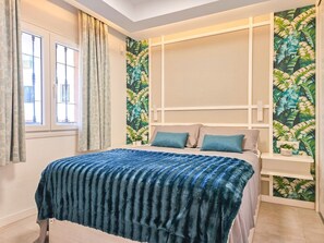 2 habitaciones, tabla de planchar con plancha y cuna de viaje