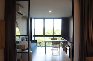 Chambre Prestige, 1 très grand lit | 1 chambre, coffre-fort, bureau, rideaux d’obscurcissement