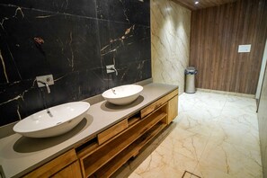 Quarto triplo família | Banheiro | Secador de cabelo, toalhas de banho