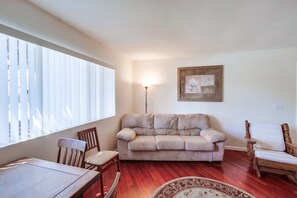 Fernseher, Kamin, Arbeitsbereiche