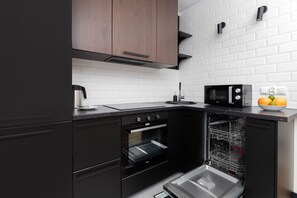 Fridge, microwave, oven, dishwasher - Przemyska Apartment Gdańsk by Renters (Gdansk)