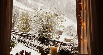 Cozy Chalet With Amazing Mountain Views Ski-in, Ski-out, Trailheads