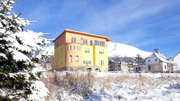 Apartment, 3 Bedrooms, Smoking, Patio | Front of property