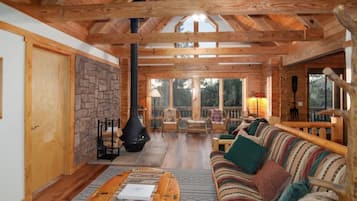 Smart TV, fireplace, DVD player, books