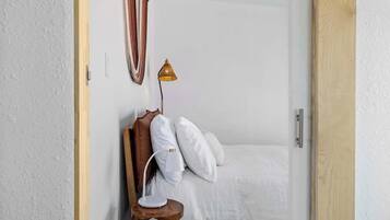 2 bedrooms, iron/ironing board, travel cot, free WiFi