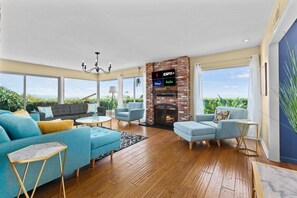 TV, bøker og kontorer