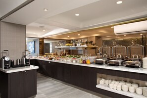 매일 뷔페 아침 식사(1인당 EUR 35)